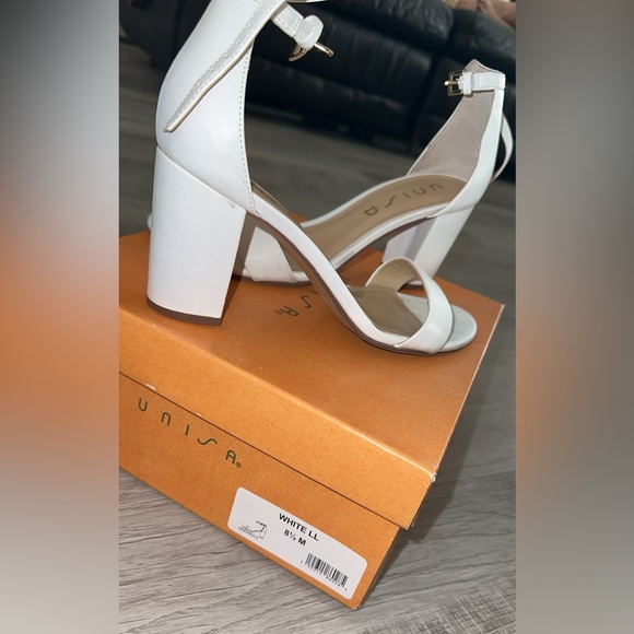 UNISA. White heeled sandals. - Picture 4 of 4